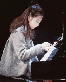 哪个女明星会弹钢琴,揭秘弹奏技艺精湛的女明星